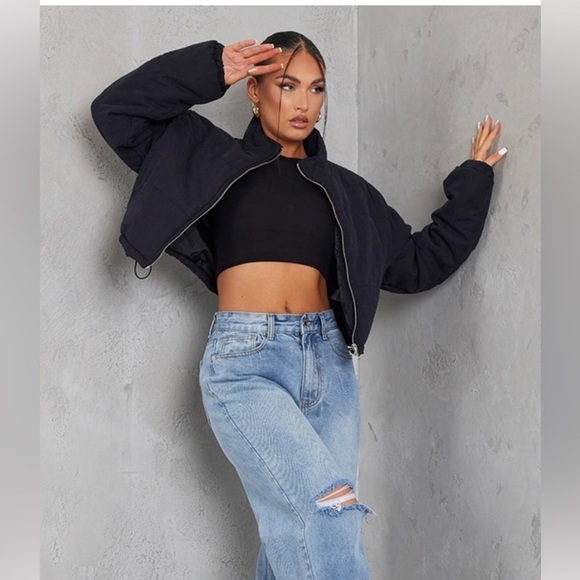 NWT PRETTYLITTLETHINGS- Black Super Cropped peach Skin Puffer size medium - Picture 2 of 4